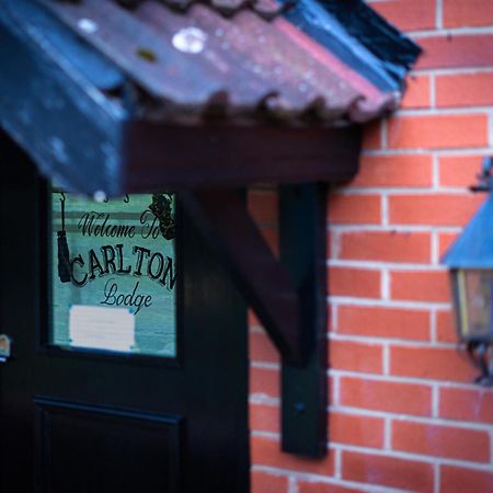 The Lodge At Carlton Tavern Free Parking York Extérieur photo