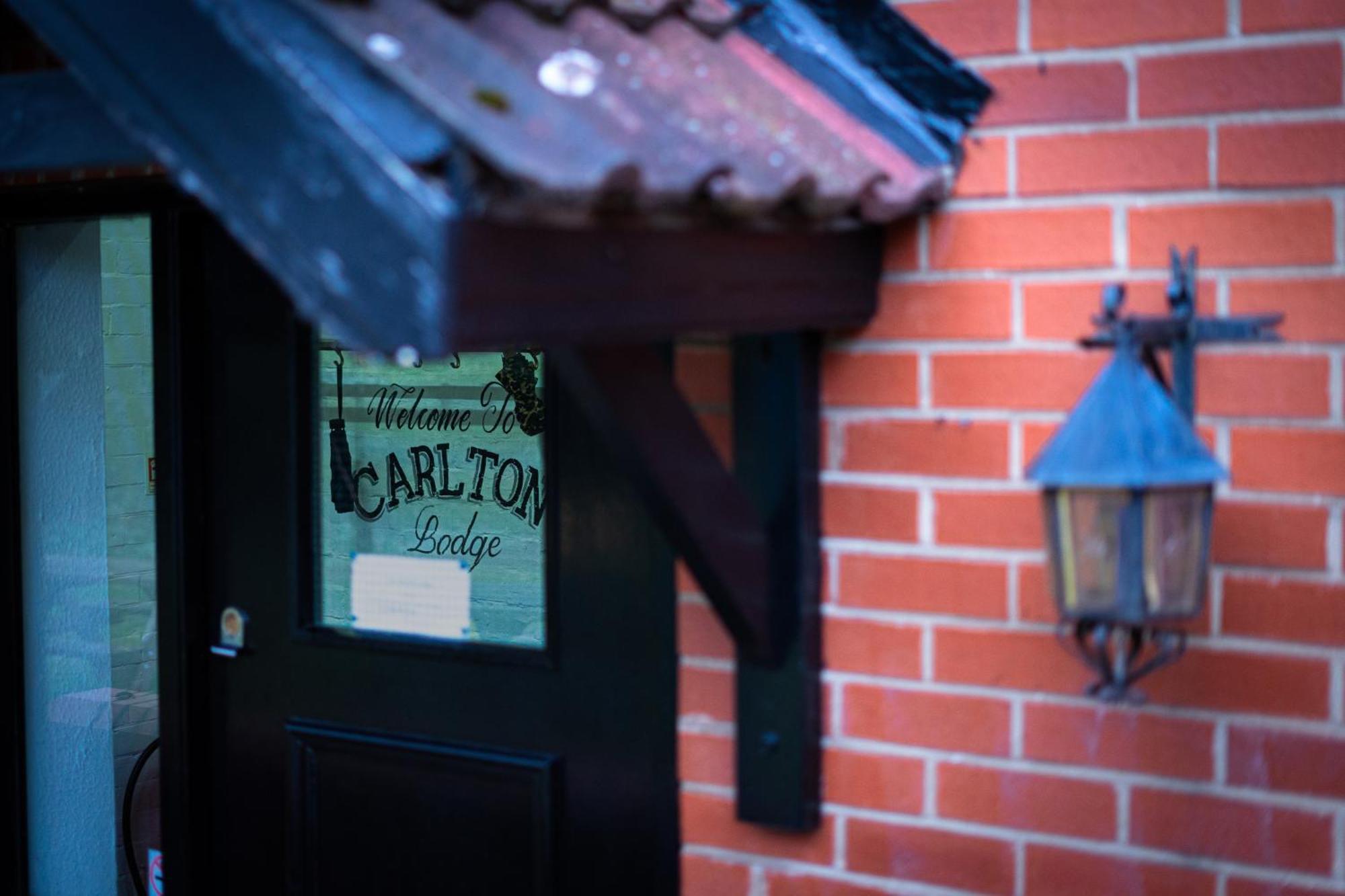 The Lodge At Carlton Tavern Free Parking York Extérieur photo