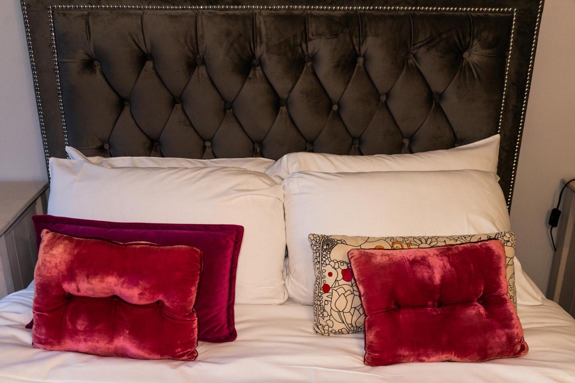 The Lodge At Carlton Tavern Free Parking York Extérieur photo