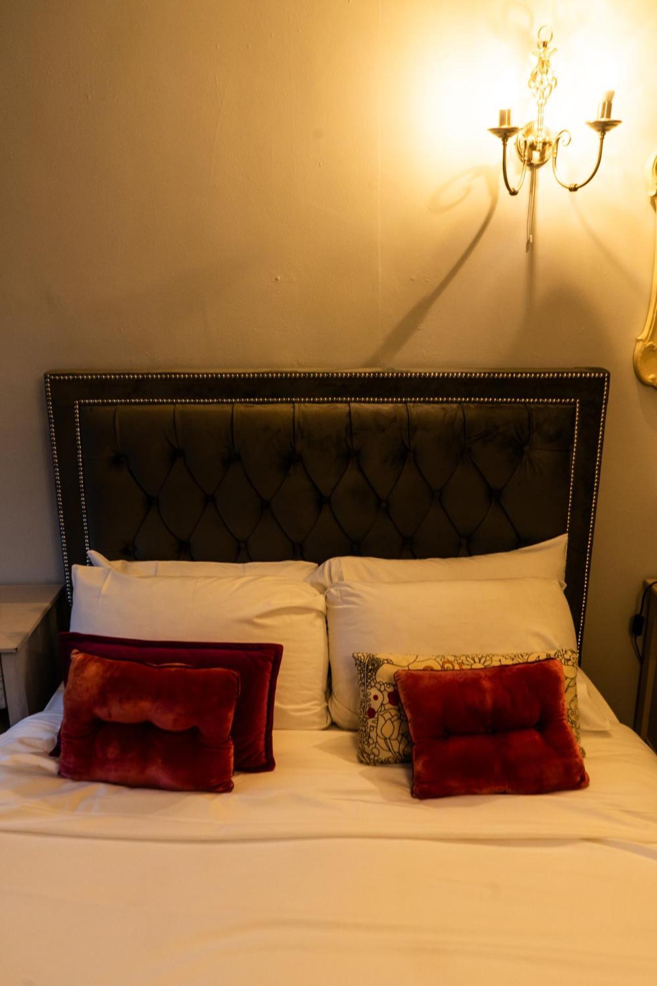 The Lodge At Carlton Tavern Free Parking York Extérieur photo