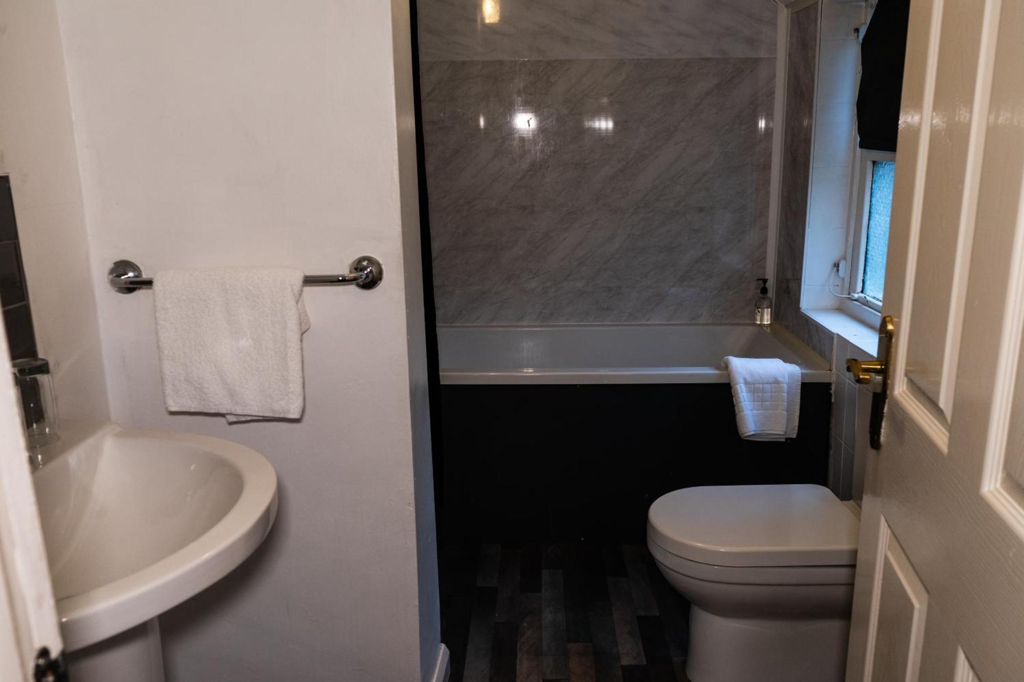 The Lodge At Carlton Tavern Free Parking York Extérieur photo